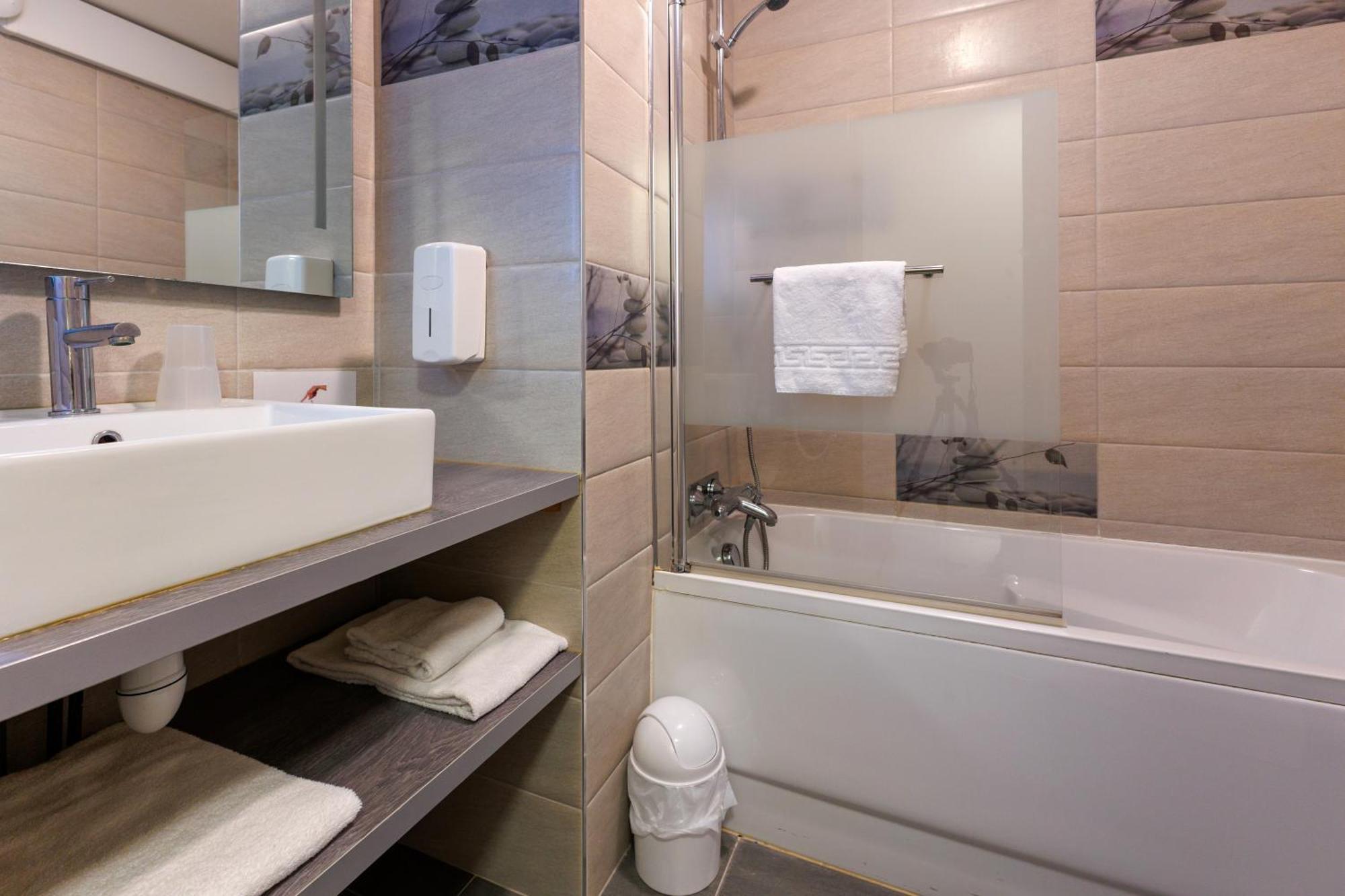 Logis Hotel Le Rochelois Λα Ροσέλ Εξωτερικό φωτογραφία