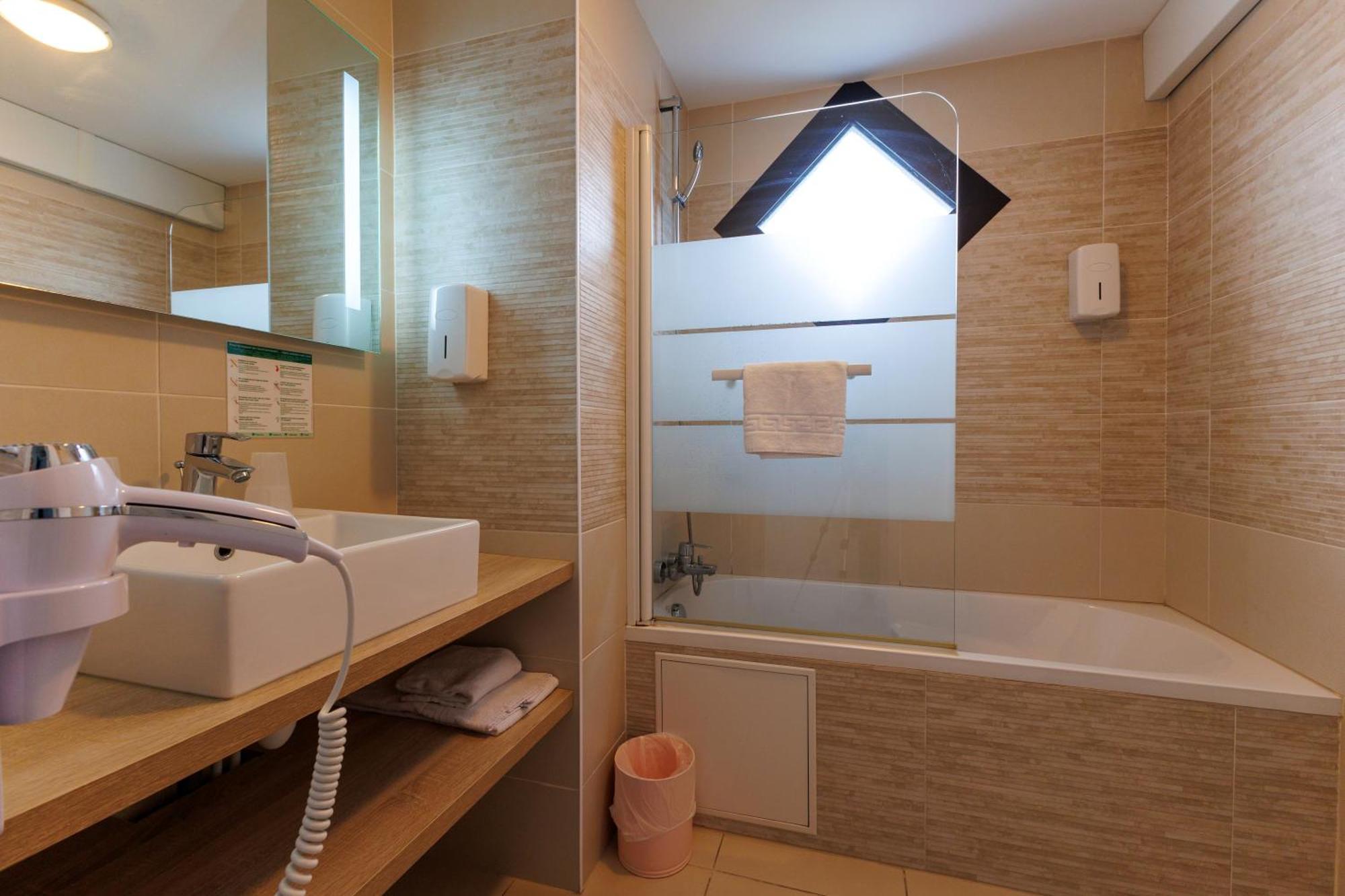 Logis Hotel Le Rochelois Λα Ροσέλ Εξωτερικό φωτογραφία