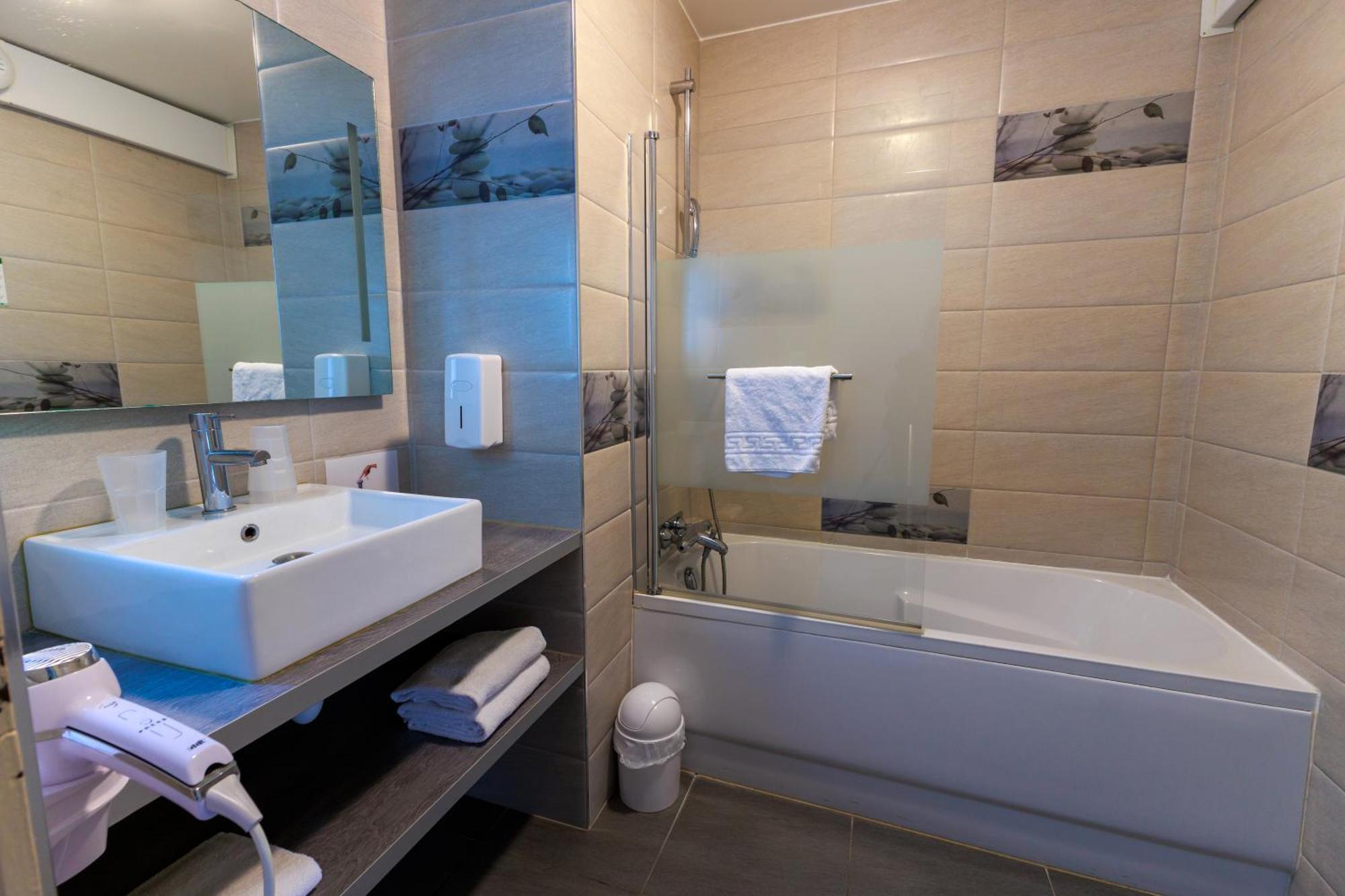 Logis Hotel Le Rochelois Λα Ροσέλ Εξωτερικό φωτογραφία