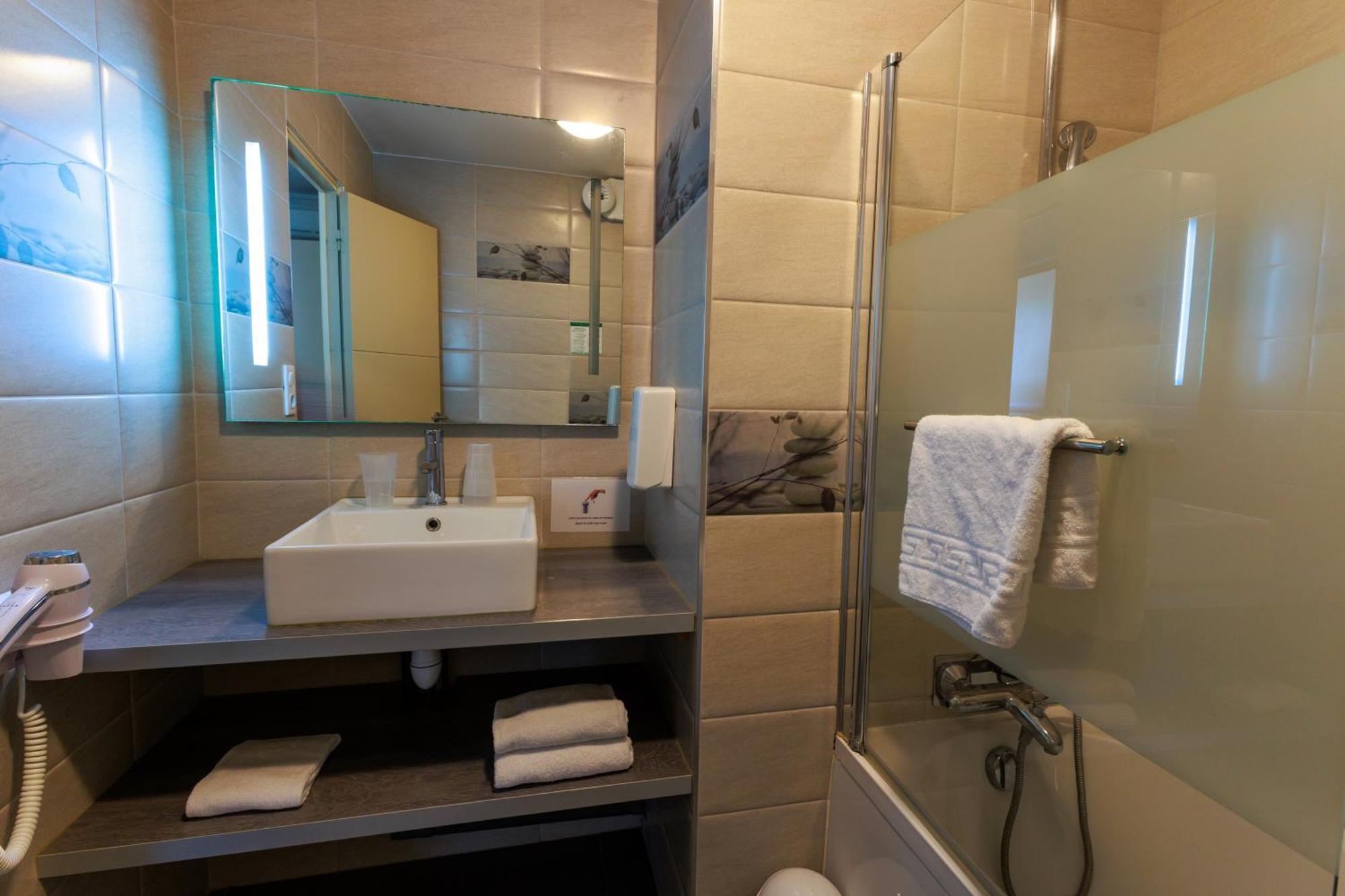 Logis Hotel Le Rochelois Λα Ροσέλ Εξωτερικό φωτογραφία